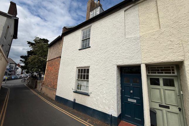 2 bed property, in 3 Victoria Road, £350,000