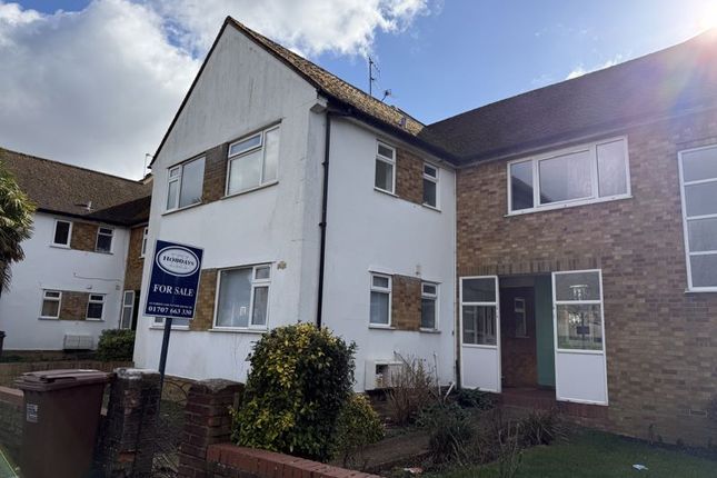 2 bed property, in Station Close, £310,000