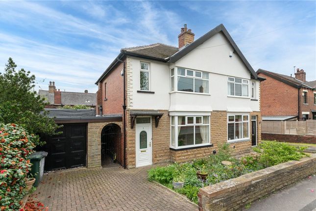 2 bed property, in White Cross Road, £220,000