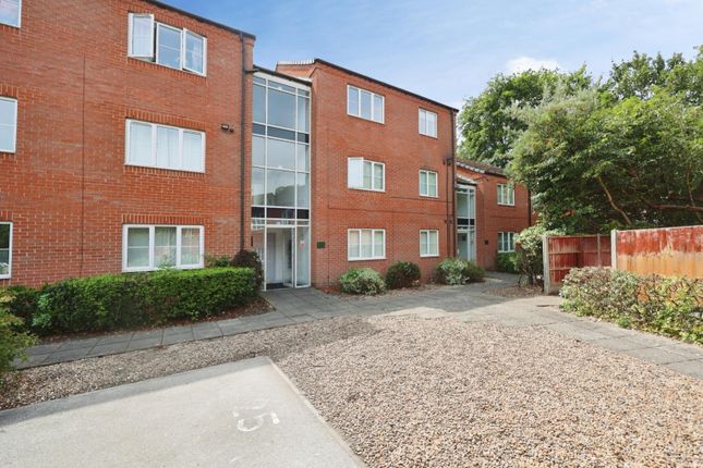 2 bed property, in Beech Court, £106,000