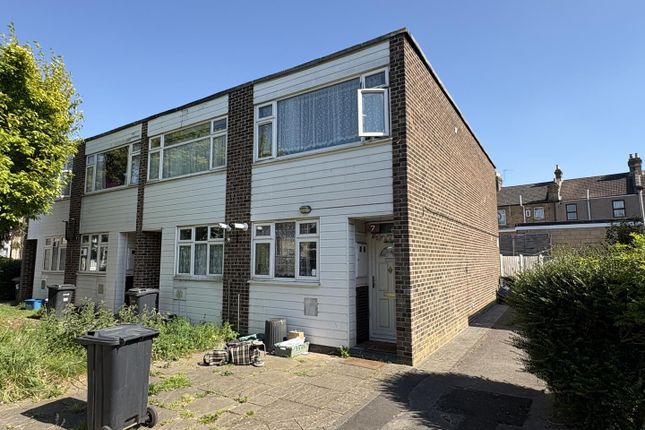 2 bed property, in Nigel Mews, £385,000