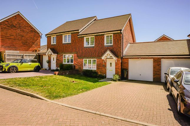 3 bed property, in Wren Grove, £350,000