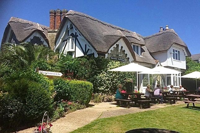 5 bed property, in Eastcliff Road, £875,000