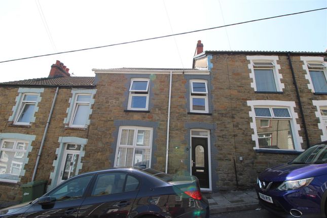 3 bed property, in Greenfield Street, £125,000