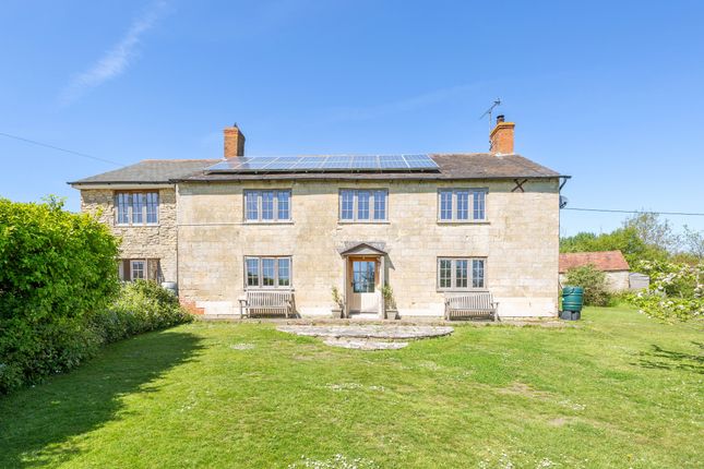 5 bed property, in Hill Farm, £950,000