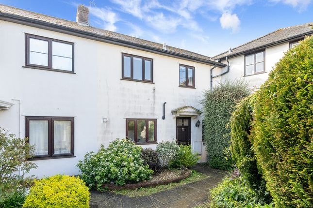2 bed property, in Cann Lodge Gardens, £225,000