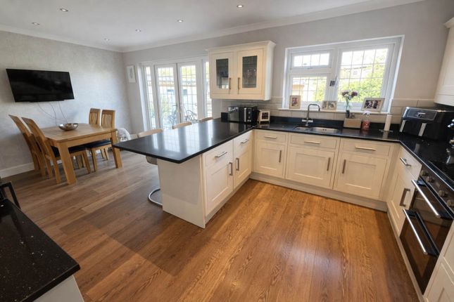 3 bed property, in Highfield Crescent, £600,000