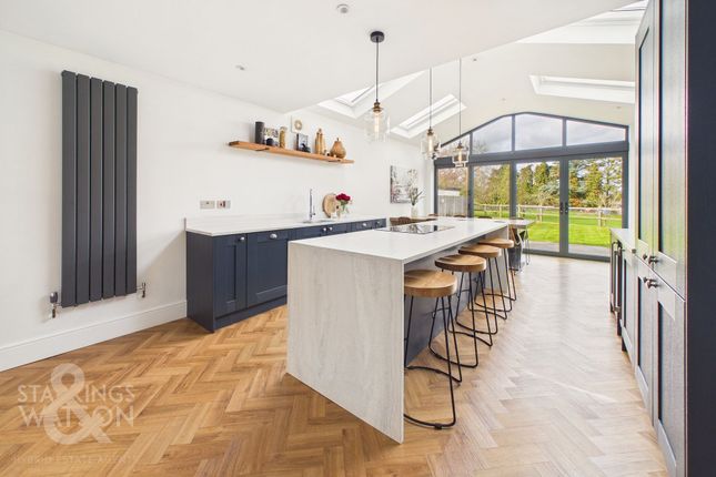 5 bed property, in Middle Road, £650,000