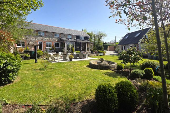 5 bed property, in Brook Lane, £725,000