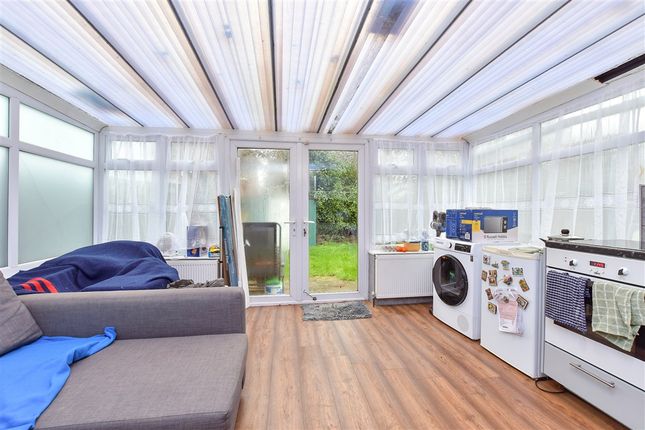 2 bed property, in Invicta Court, £145,000