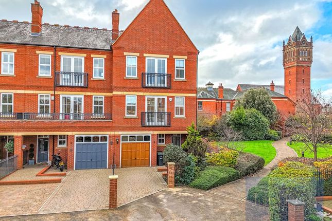 4 bed property, in Brandesbury Square, £1,200,000