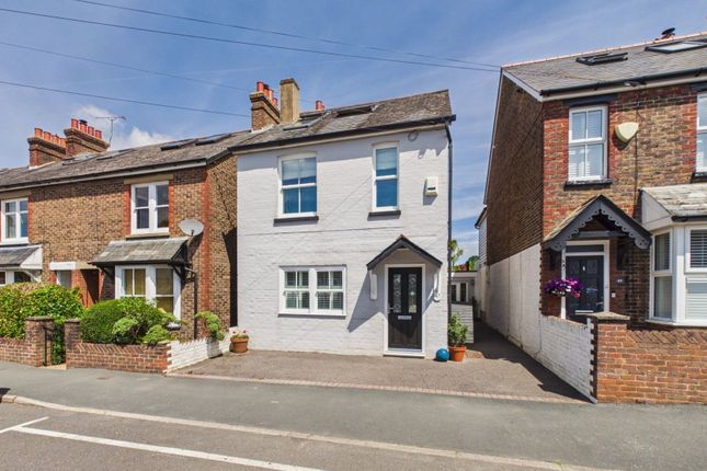 4 bed property, in Highlands Road, £600,000