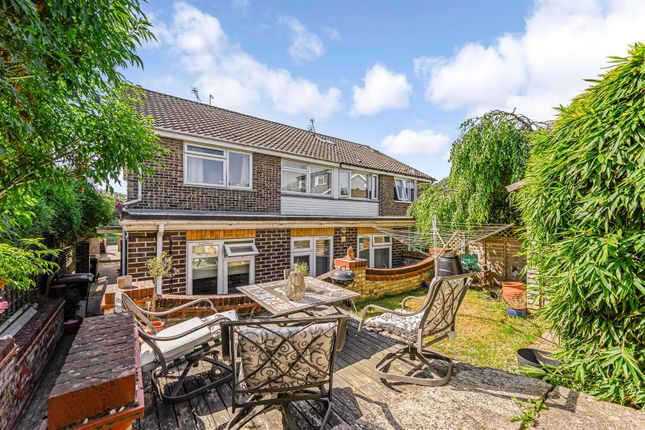 2 bed property, in Pinnacles, £315,000