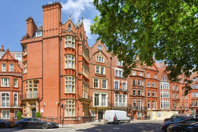 2 bed property, in Hans Place, £1,900,000