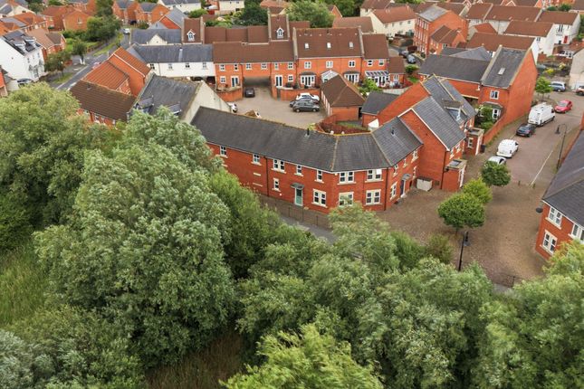 3 bed property, in The Inclosures, £290,000