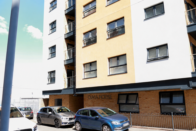 1 bed property, in Oxford Road, £165,000