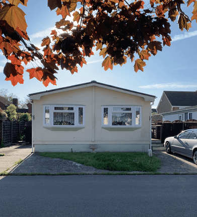 2 bed property, in Naish Estate, £215,000