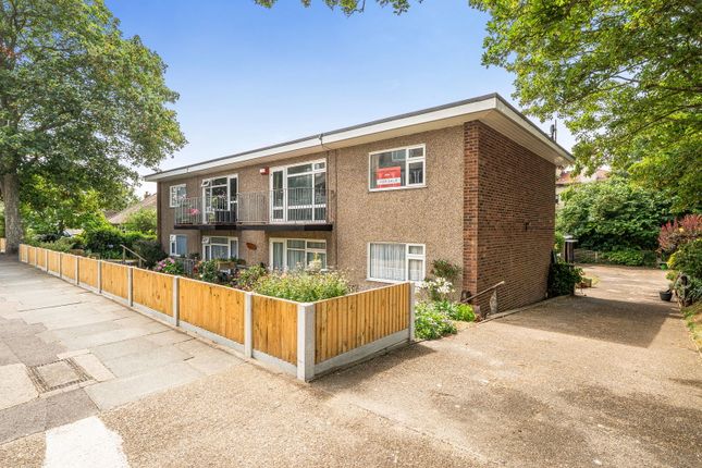 2 bed property, in Foreland Court, £200,000