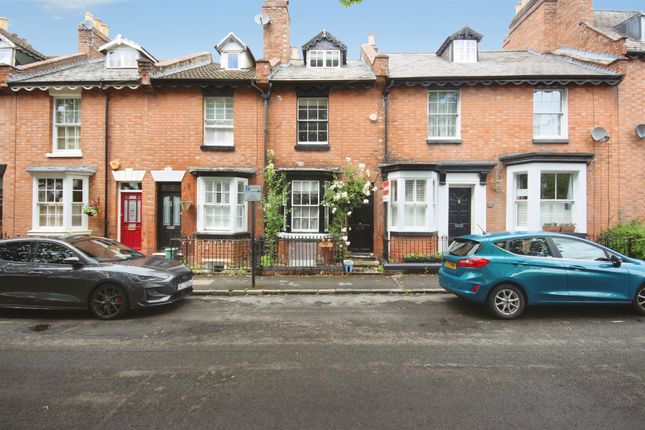 3 bed property, in Rosefield Street, £375,000