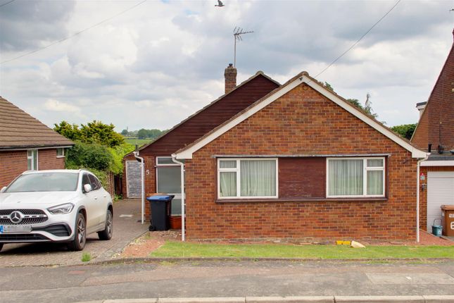 2 bed property, in Woodview, £595,000