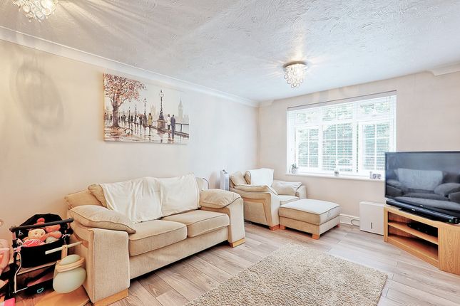2 bed property, in Canon Court, £220,000