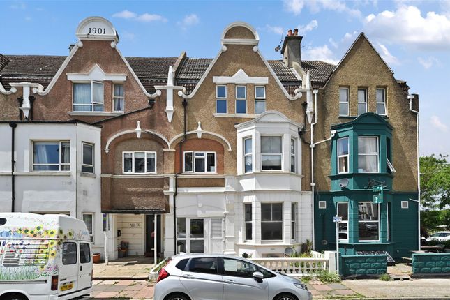 2 bed property, in Park Road, £149,950