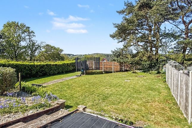 4 bed property, in Hillcrest Road, £575,000
