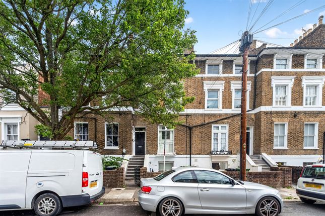 1 bed property, in Woodstock Grove, £400,000