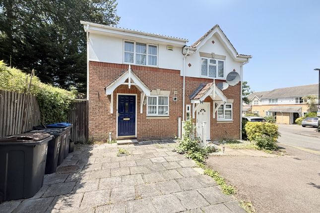2 bed property, in Hamond Close, £415,000