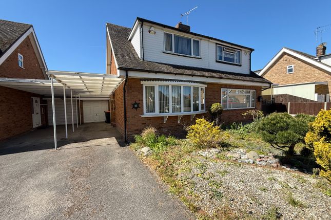 2 bed property, in Watling Place, £300,000
