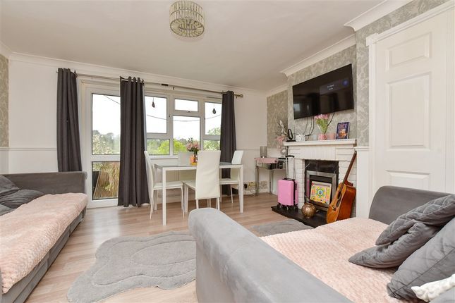 2 bed property, in Croftleigh Avenue, £235,000