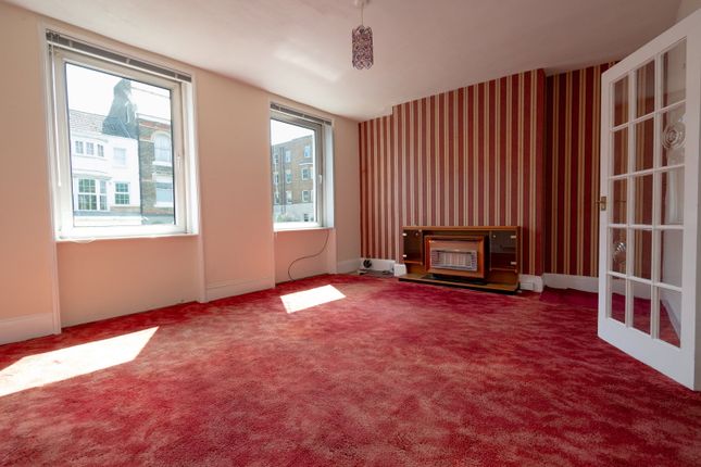1 bed property, in West Cliff Road, £130,000