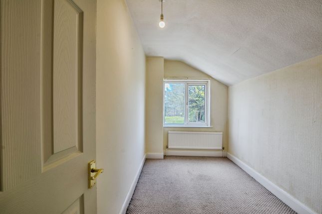3 bed property, in Robin Hoods Walk, £135,000