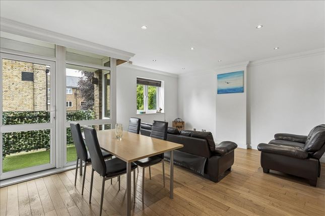 3 bed property, in Mylne Close, £795,000