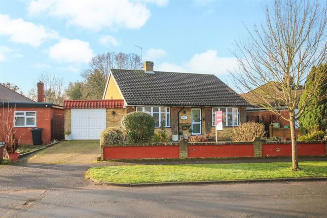 2 bed property, in Nutcroft Grove, £599,950