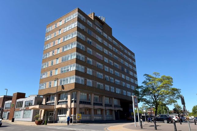 2 bed property, in 26 Priory Heights, £80,000