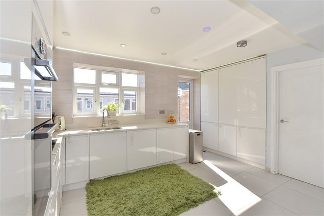 8 bed property, in King George Road, £750,000