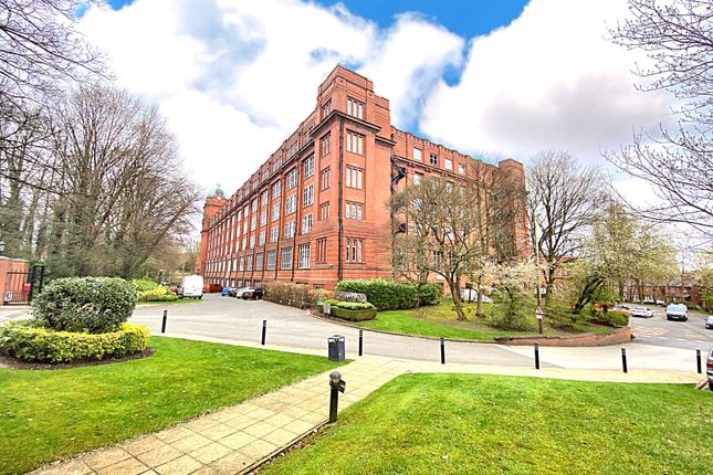 2 bed property, in Blackburn Road, £120,000