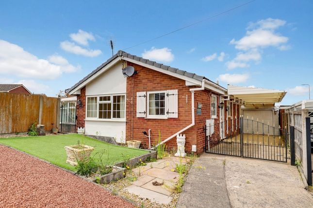 2 bed property, in Willow Avenue, £220,000