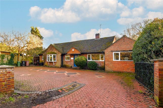 6 bed property, in Nine Mile Ride, £795,000