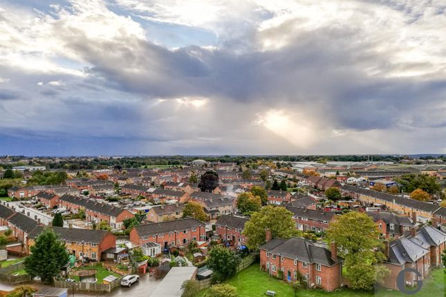 2 bed property, in Ashbourne Tower, £95,000