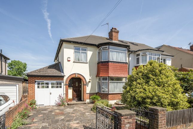3 bed property, in Orchard Close, £650,000