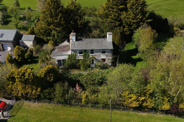 4 bed property, in Llanfairtalhaiarn, £400,000