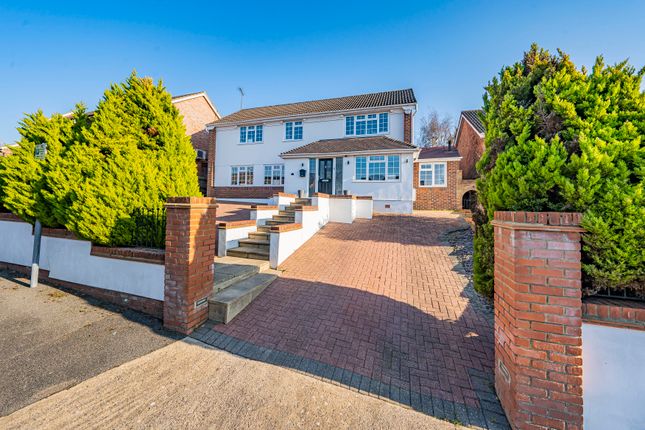 4 bed property, in Beacon Close, £965,000