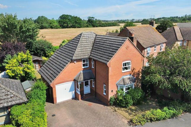 4 bed property, in St. Lawrence Way, £385,000