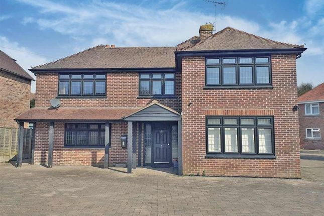 5 bed property, in Park Road, £530,000