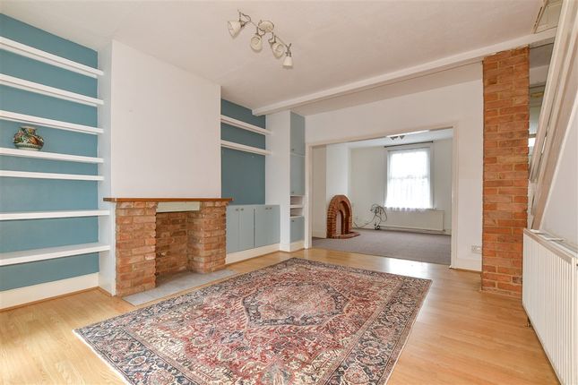 2 bed property, in Liverpool Road, £270,000