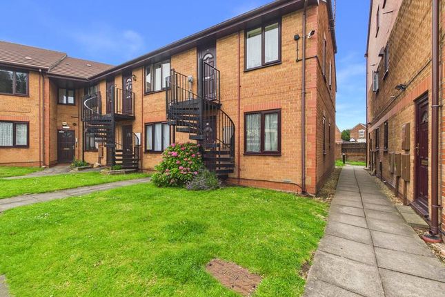1 bed property, in Woodford Court, £105,000