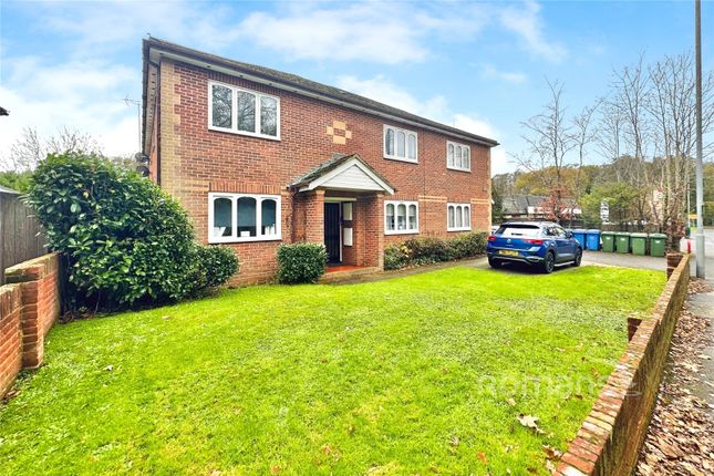 1 bed property, in High Street, £150,000