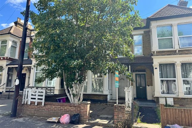 1 bed property, in Hastings Road, £65,000